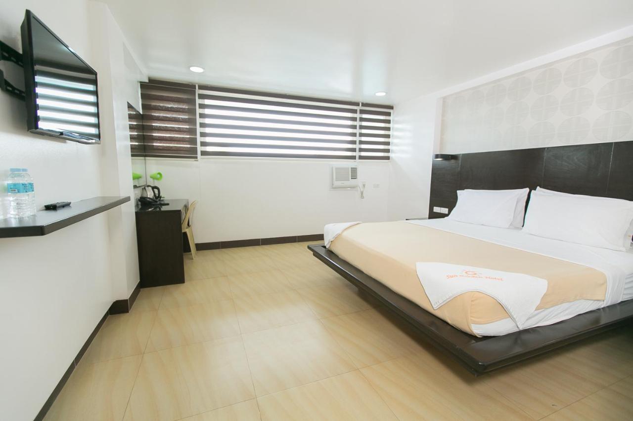 Sun Garden Hotel Tarlac エクステリア 写真